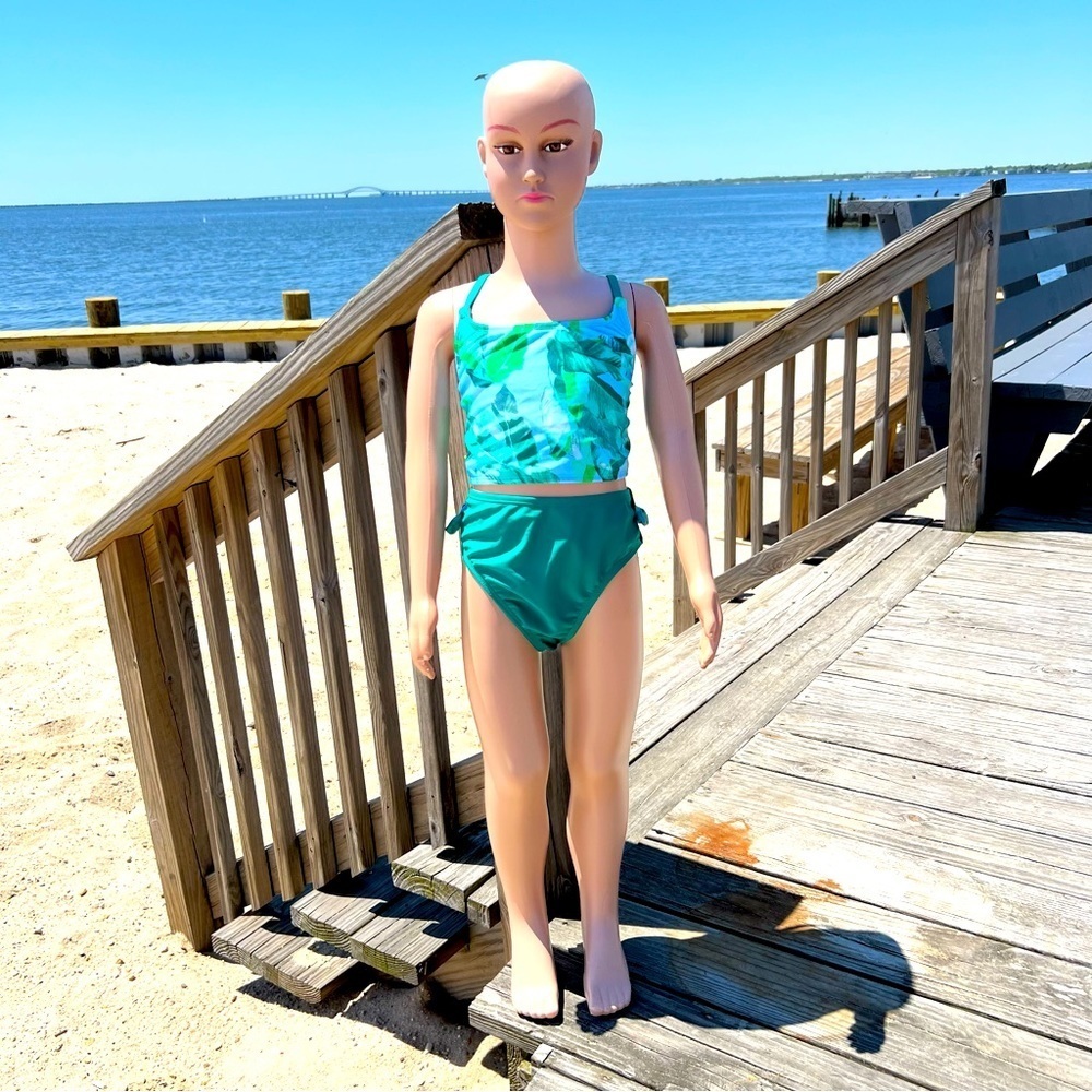 Nwt girl’s 2 piece bathing suit 🌴 tropical top solid bottom